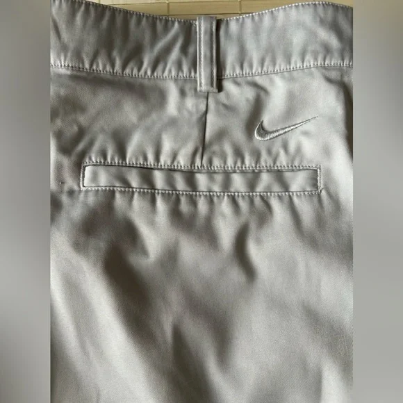 Tan nike tour performance golf shorts 
Size:34 
Like new condition - Picture 4 of 4